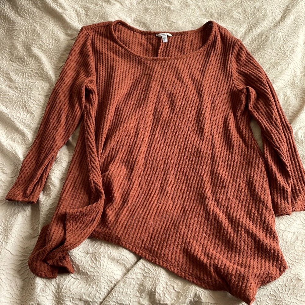 Mid sleeve flowy shirt
